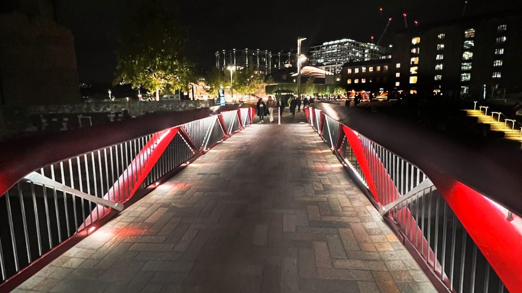 Esperance Bridge, Kings Cross